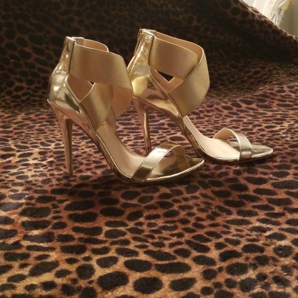 💚GOLD STRAPY SHOES - Picture 2 of 6
